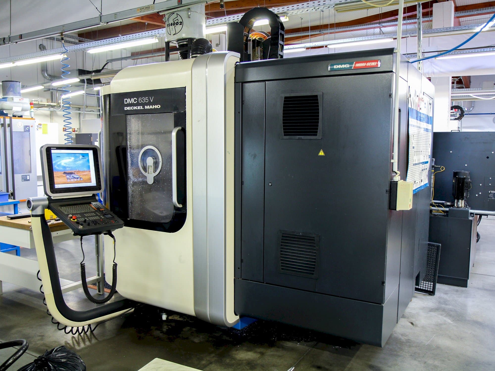 Koneen DMG MORI DMC 635V PW etunäkymä