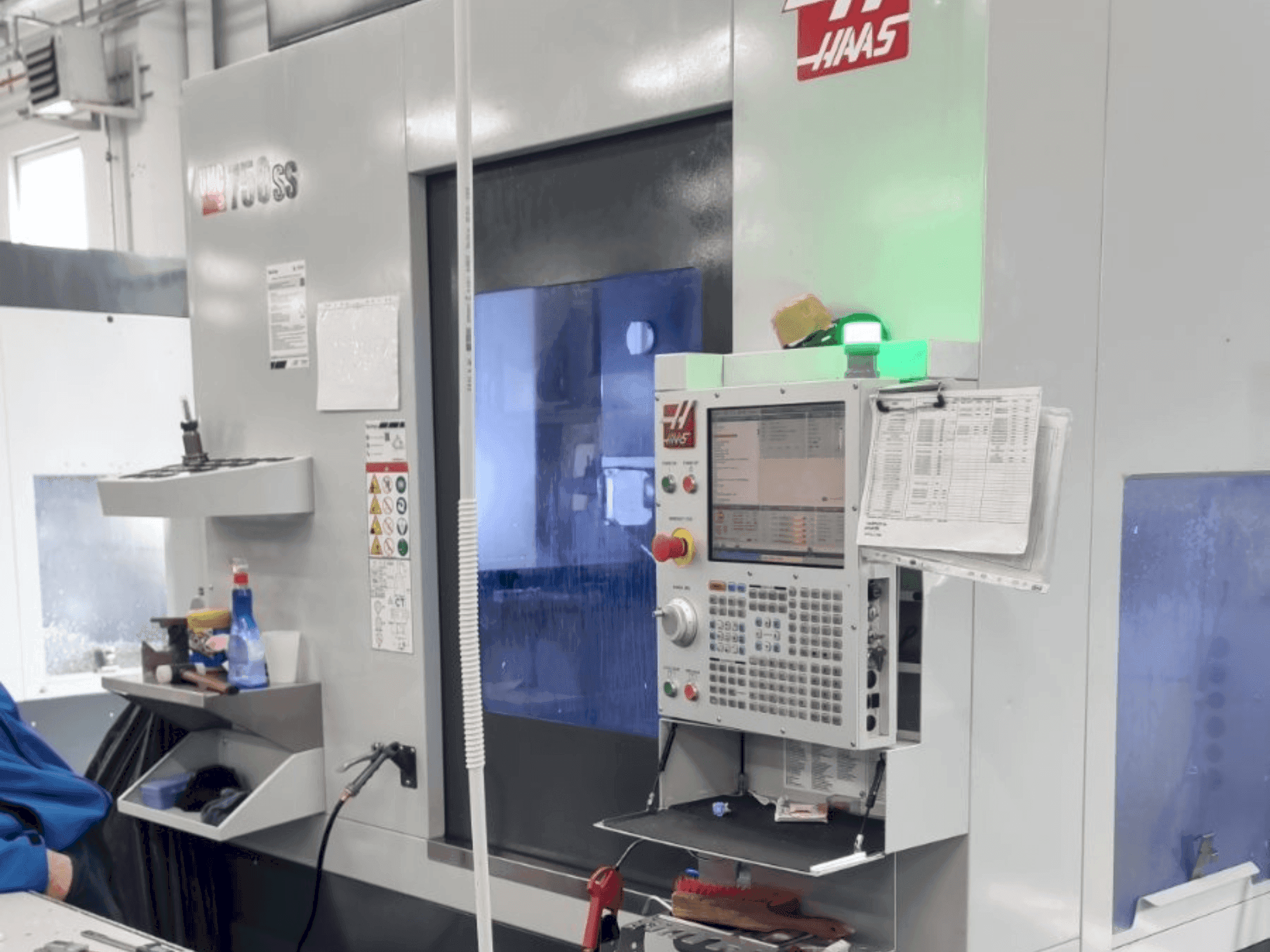 Koneen  HAAS UMC-750SS etunäkymä