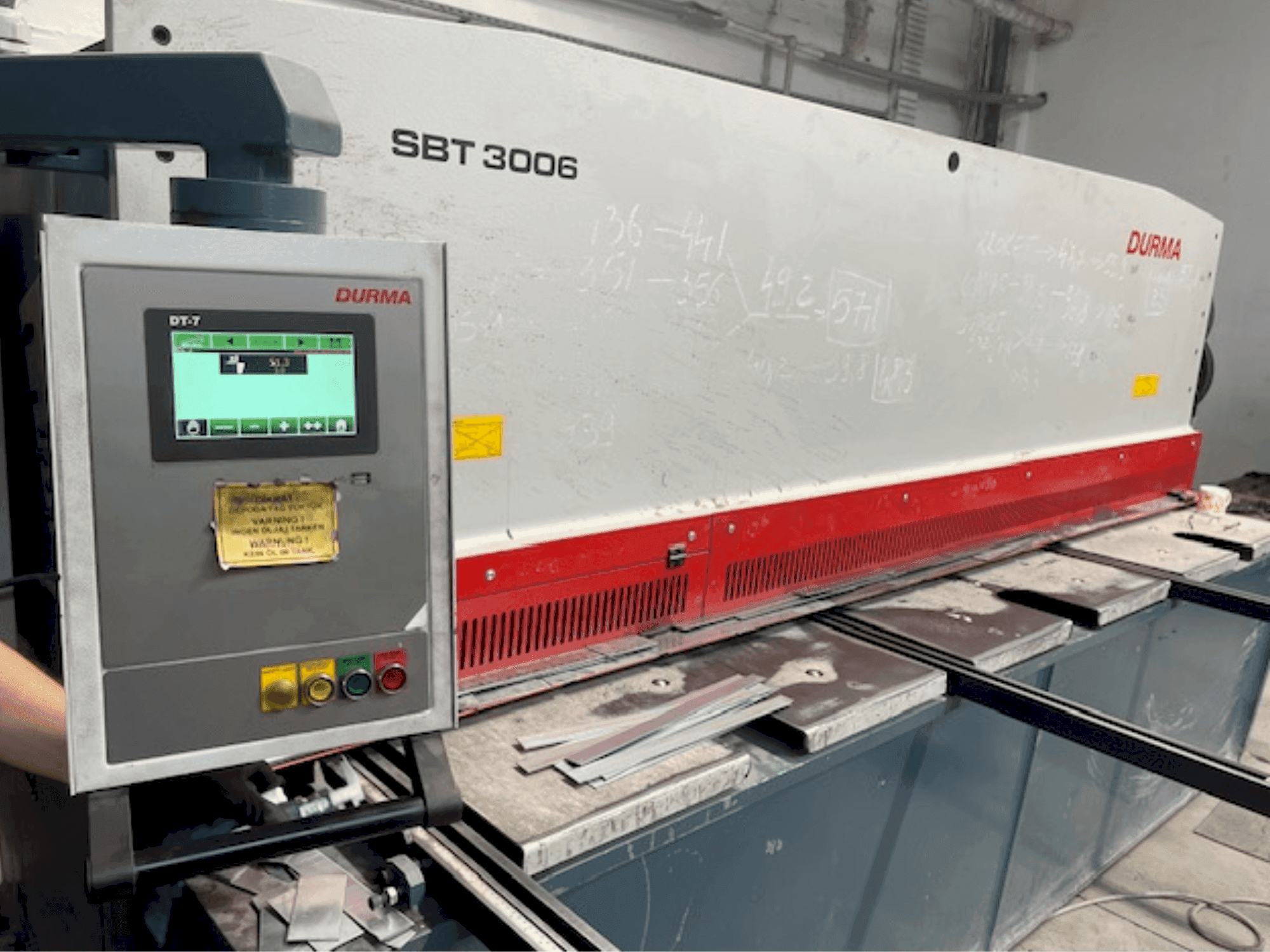 Koneen Durma SBT 3006 etunäkymä