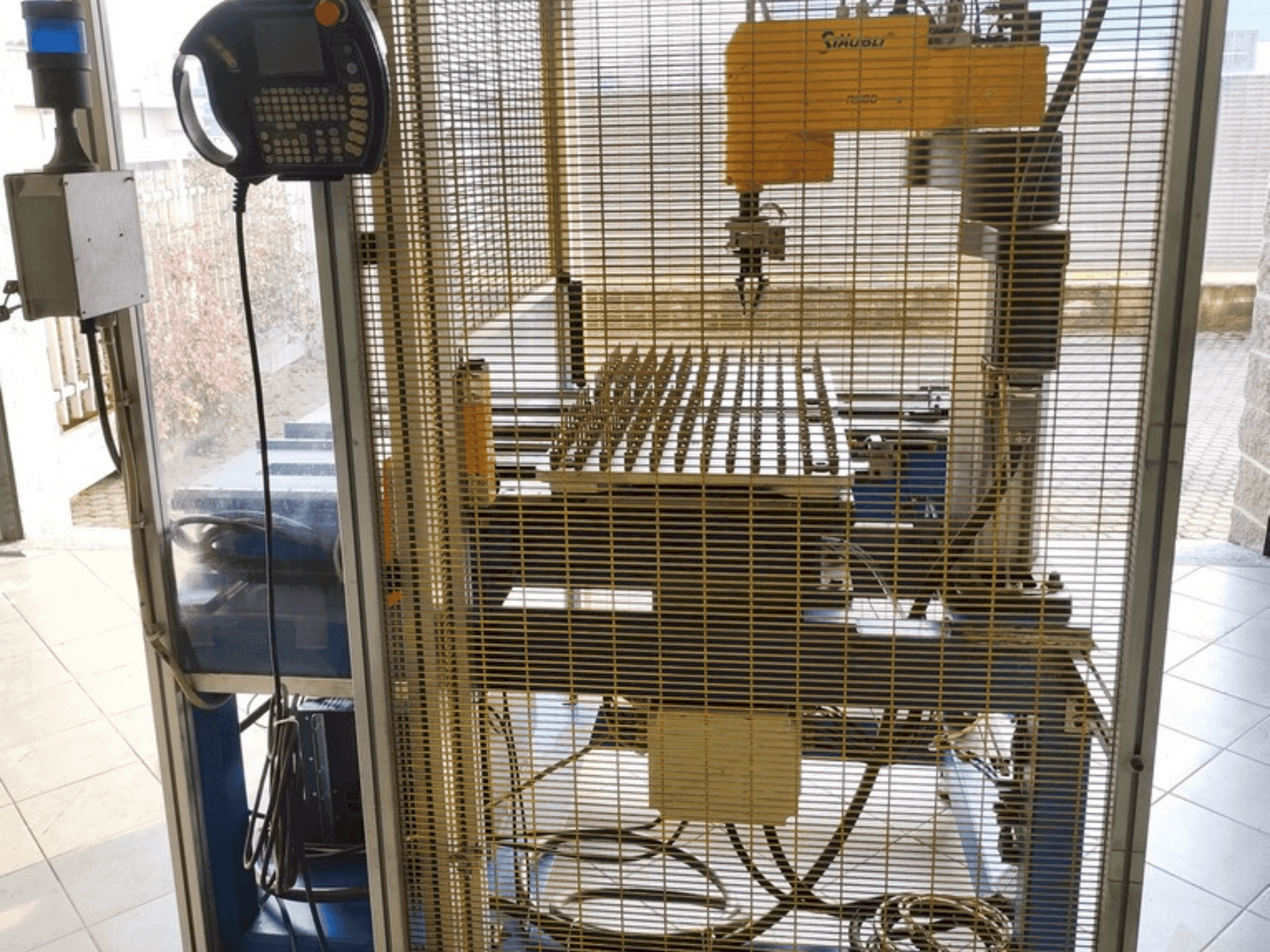 Koneen  STAUBLI RS80 etunäkymä