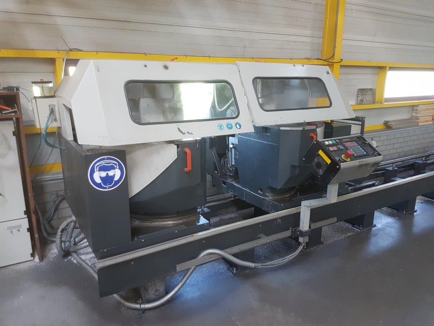 Koneen Elumatec DG 244 etunäkymä