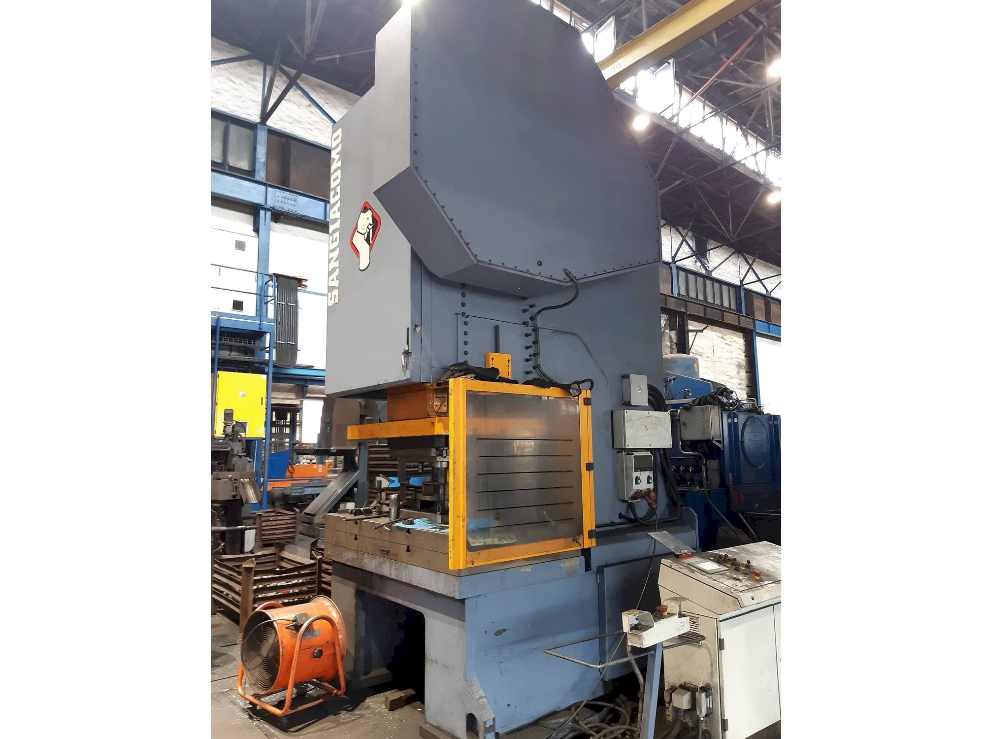 Koneen  Sangiacomo T.450 RCE etunäkymä