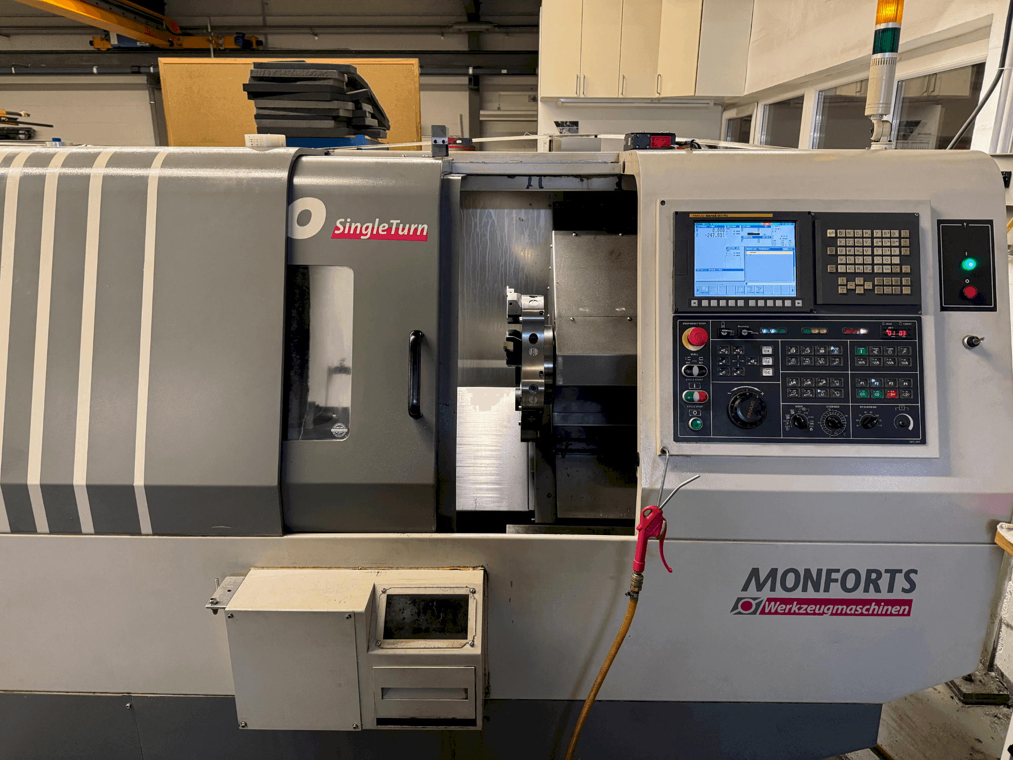 Koneen Monforts TNC 300 SingleTurn etunäkymä