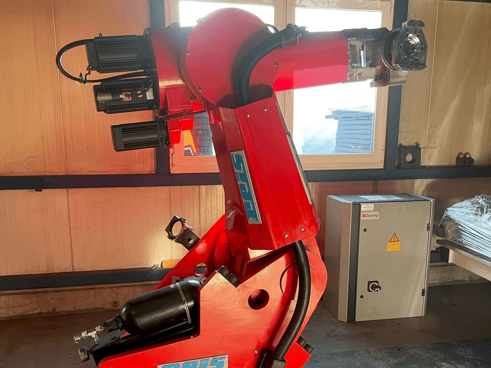 Koneen  Reis SRV 130 etunäkymä