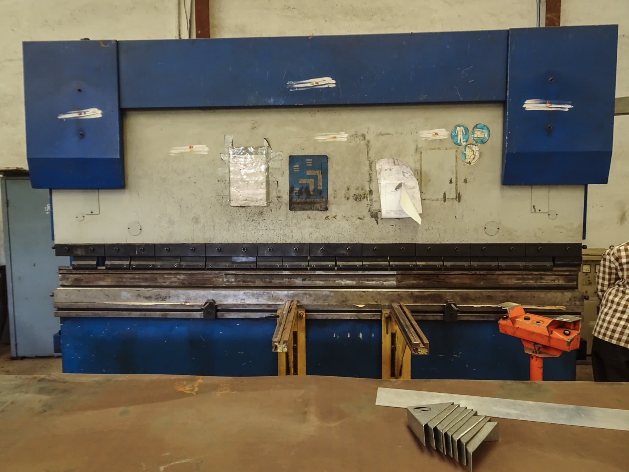 Koneen  Hindustan Hydraulics etunäkymä EHP 110