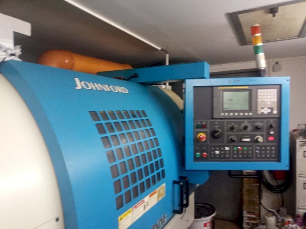 Koneen Johnford SL-40 etunäkymä