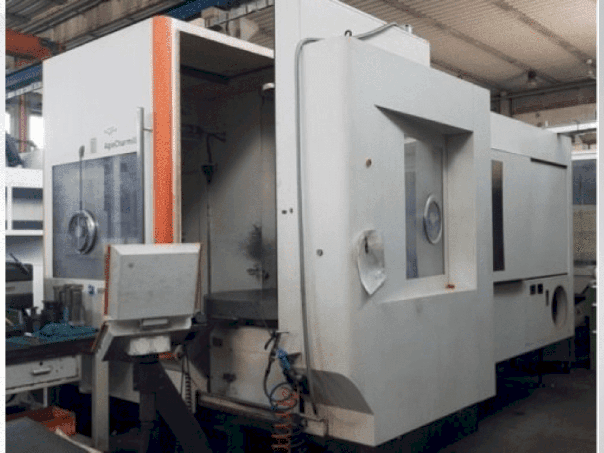 Koneen  MIKRON HPM 1350U etunäkymä