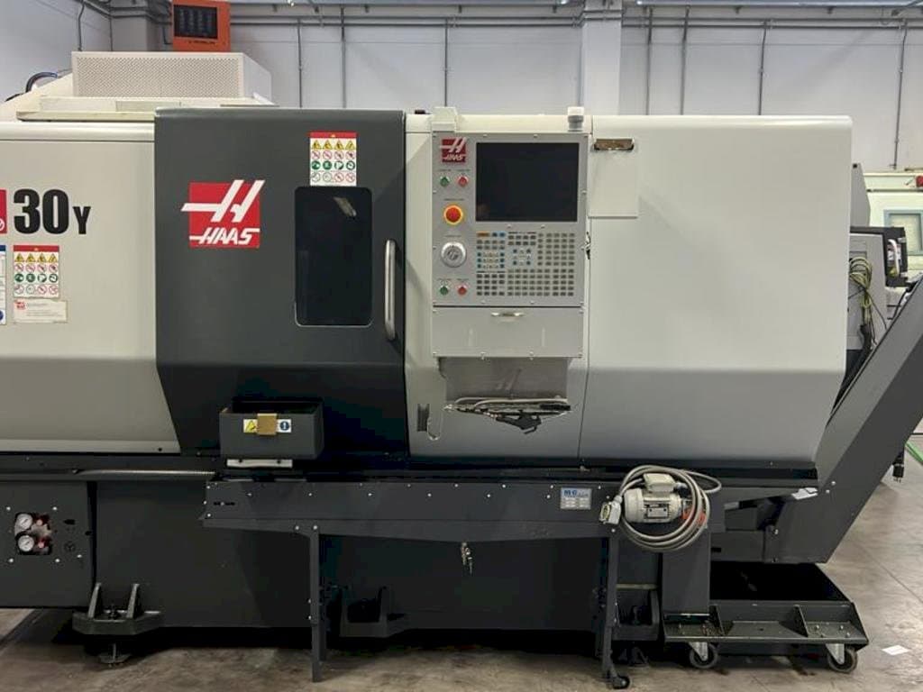 Koneen HAAS DS30Y etunäkymä