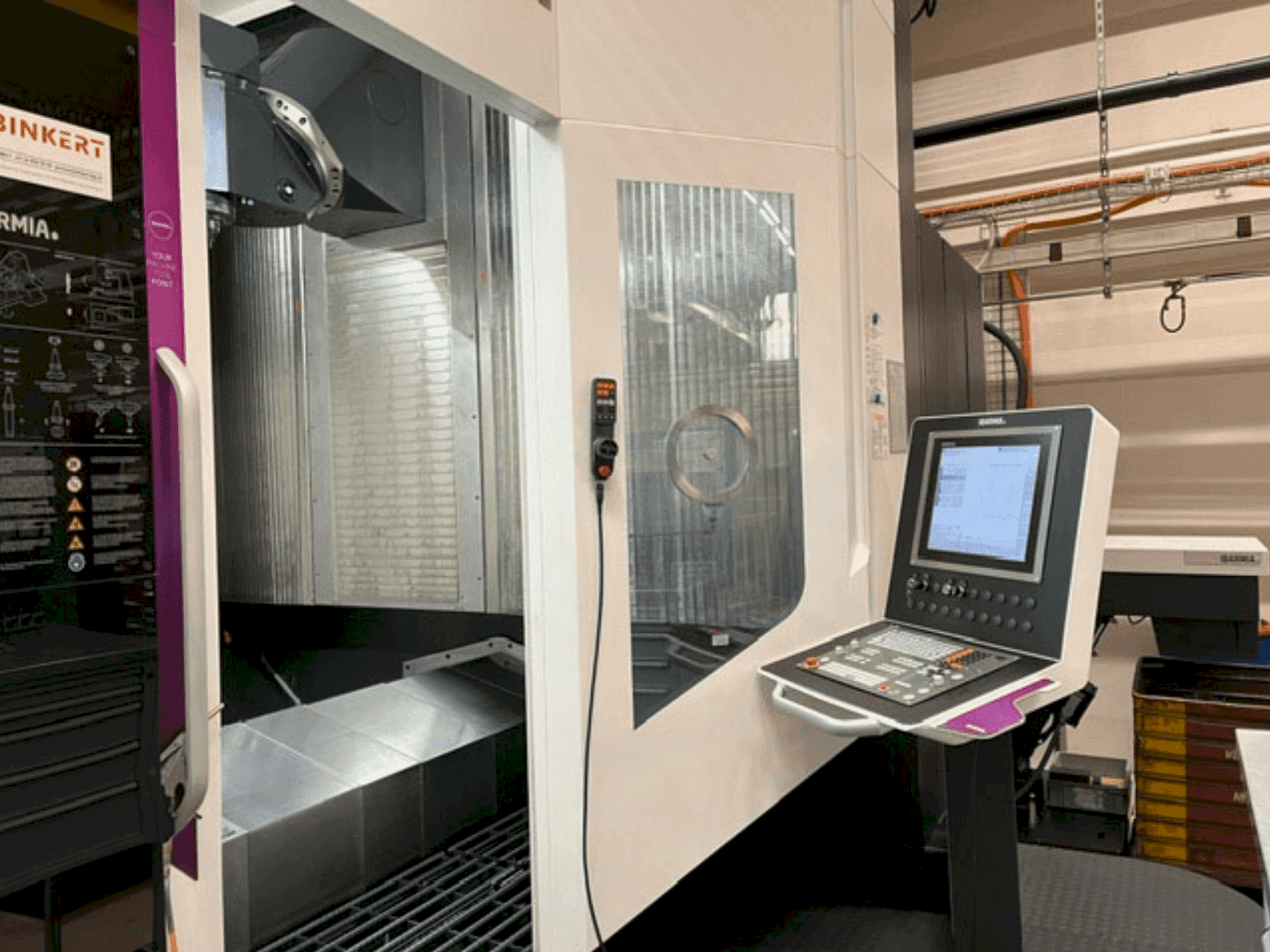 Koneen IBARMIA THC 22 Extreme etunäkymä