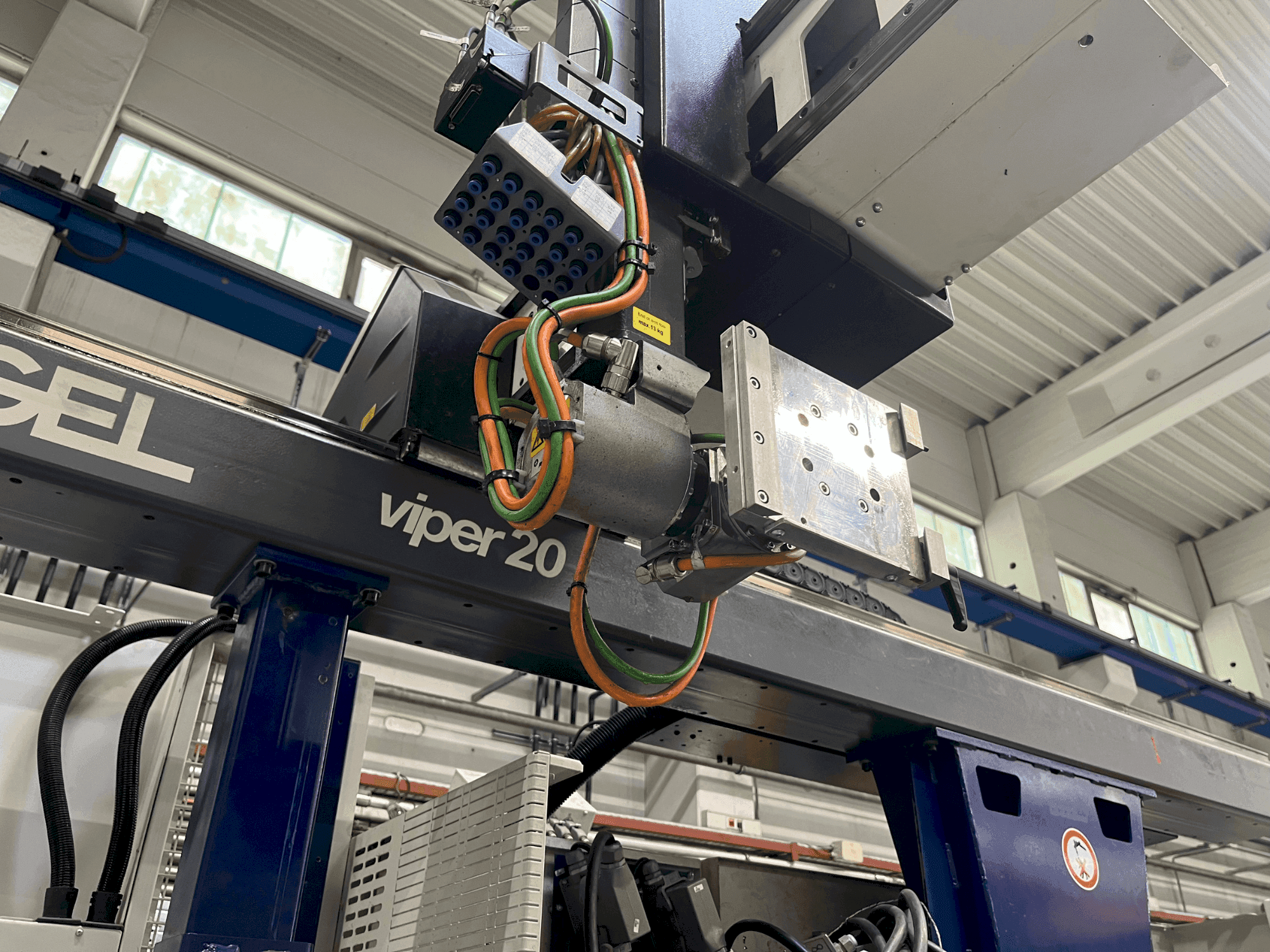 Koneen Engel Viper 20 etunäkymä