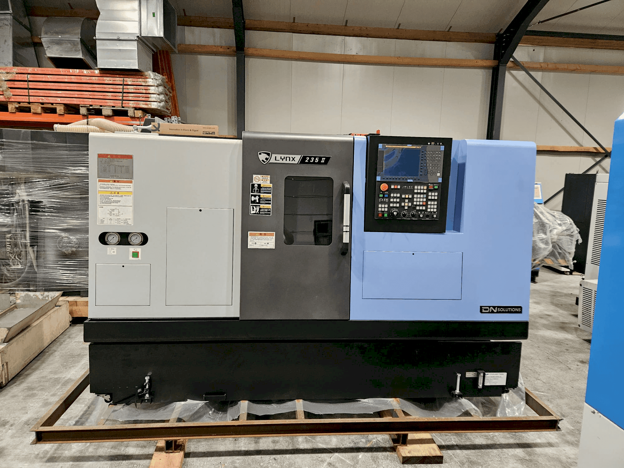 Koneen DOOSAN Lynx 235II etunäkymä