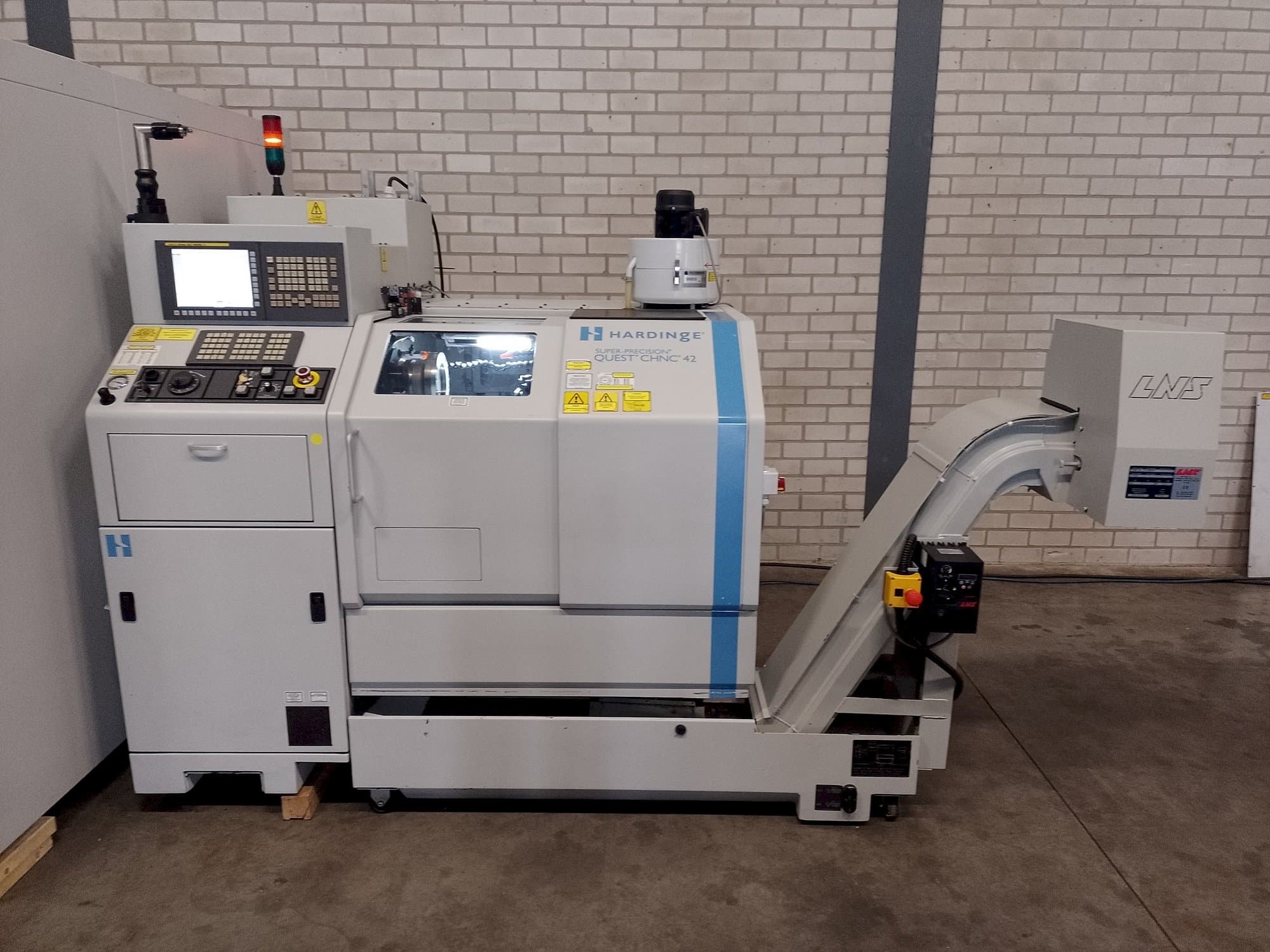 Koneen HARDINGE Quest chnc 42 etunäkymä