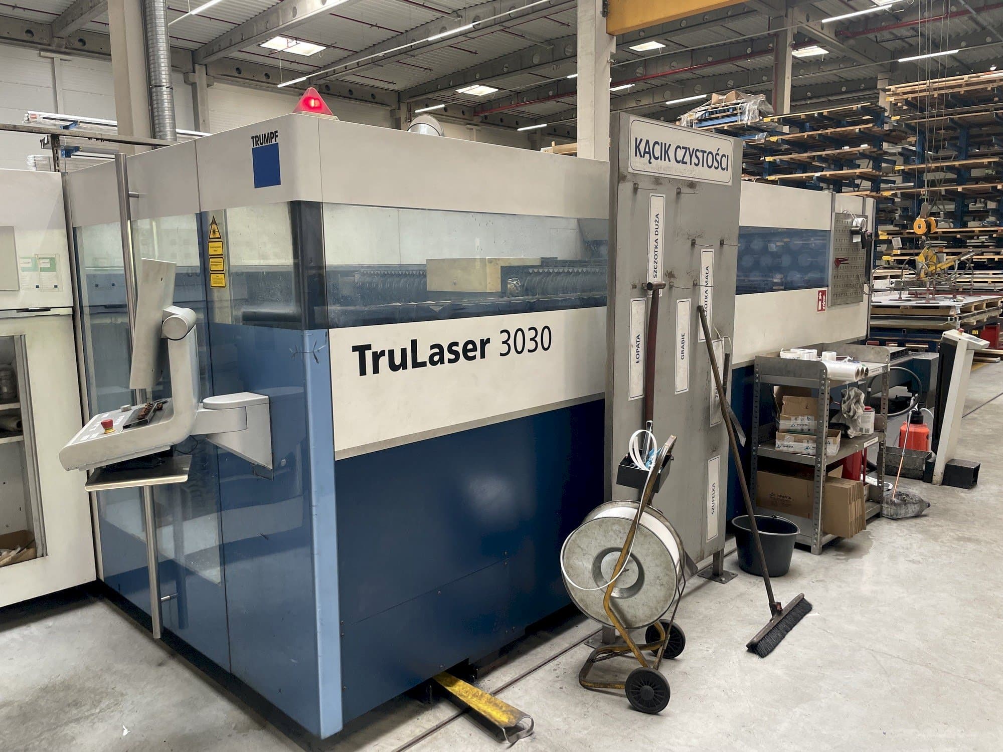 Koneen Trumpf TruLaser 3030 etunäkymä