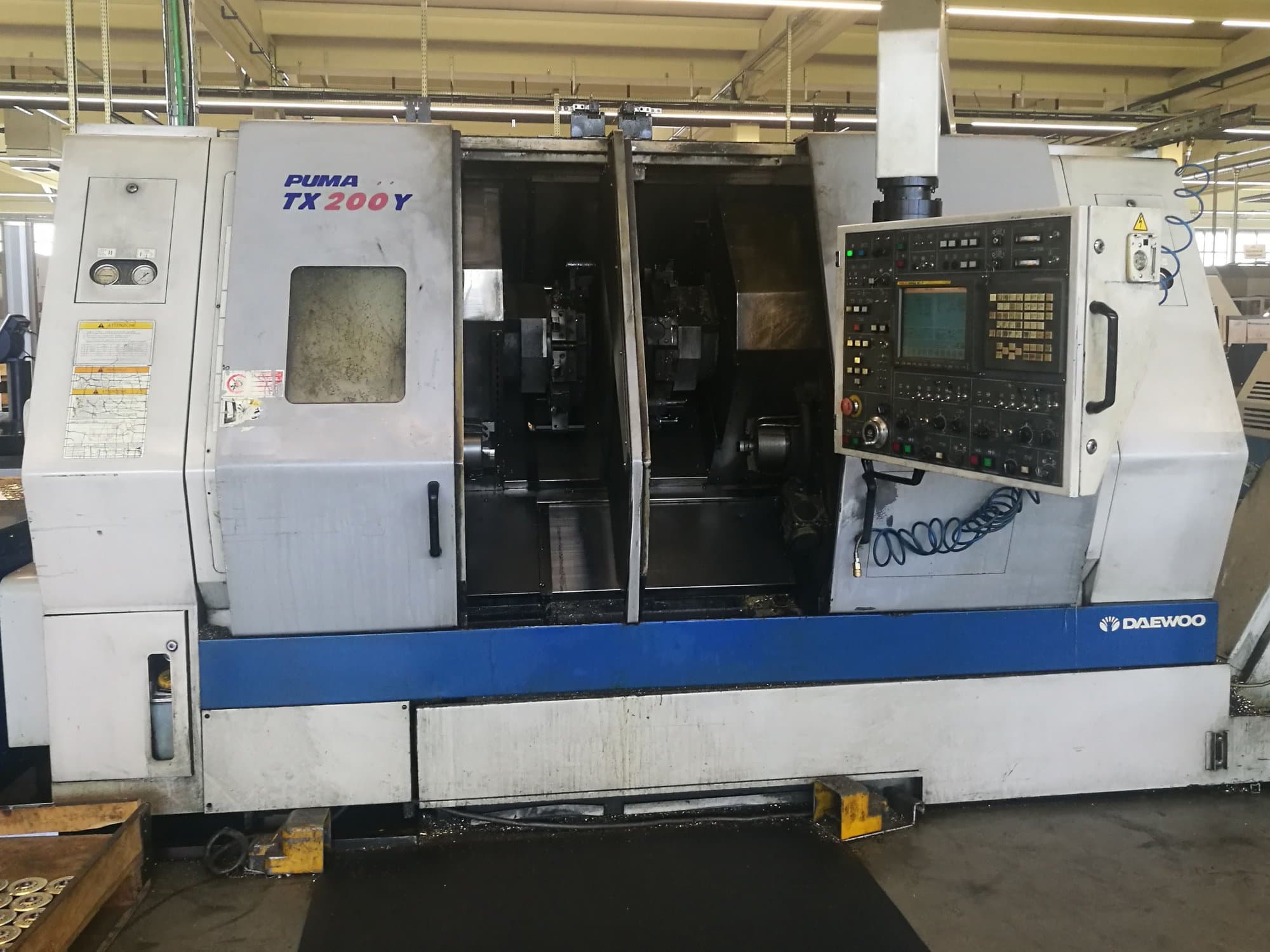 Koneen DAEWOO etunäkymä PUMA TX20Y