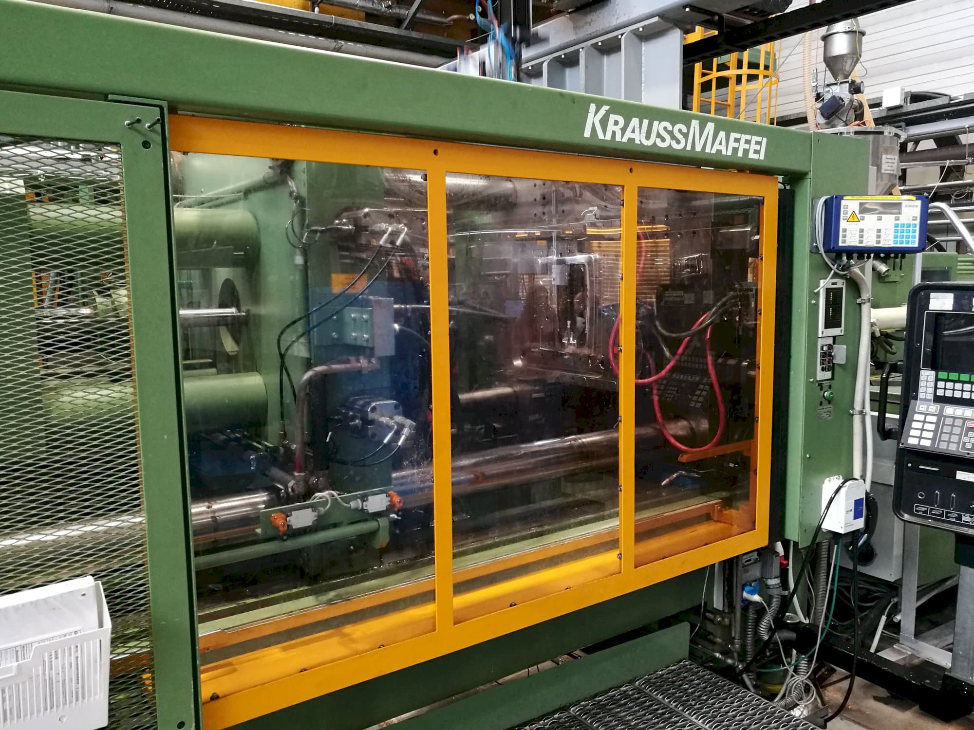 Koneen Krauss Maffei vasen näkymä 650-2300 B2