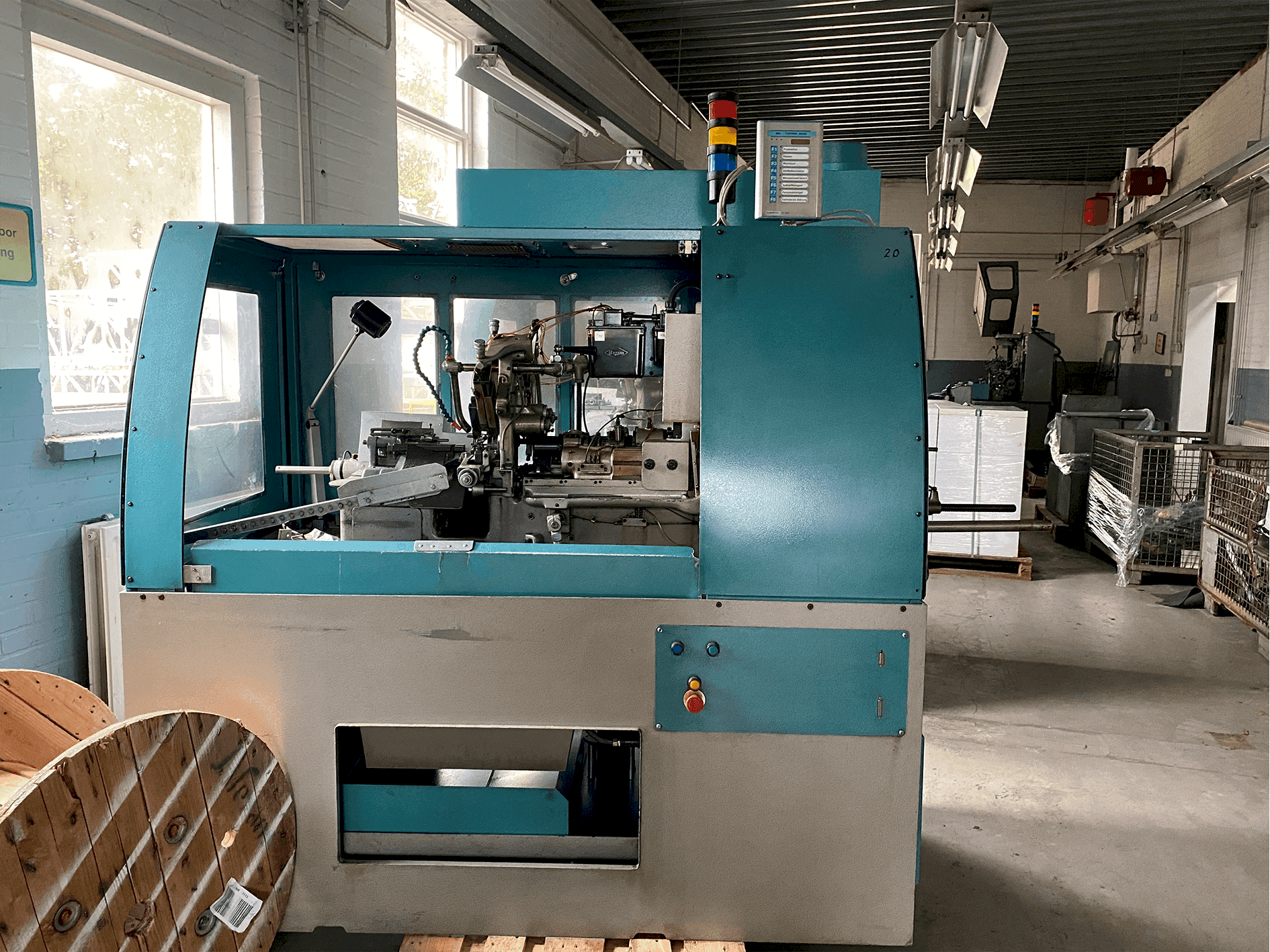 Koneen Tornos-Bechler NAT-125 vario etunäkymä