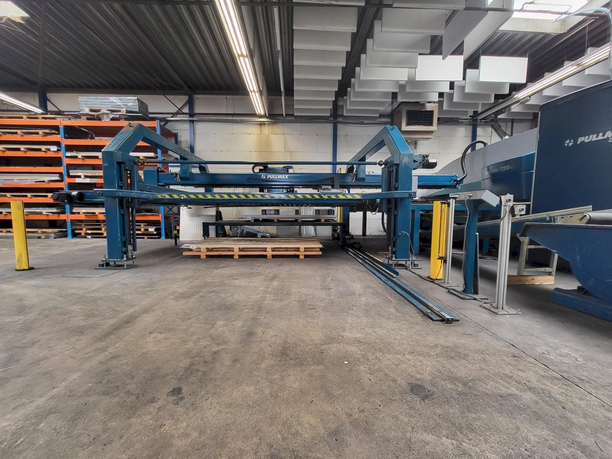 Koneen  Pullmax 720 etunäkymä