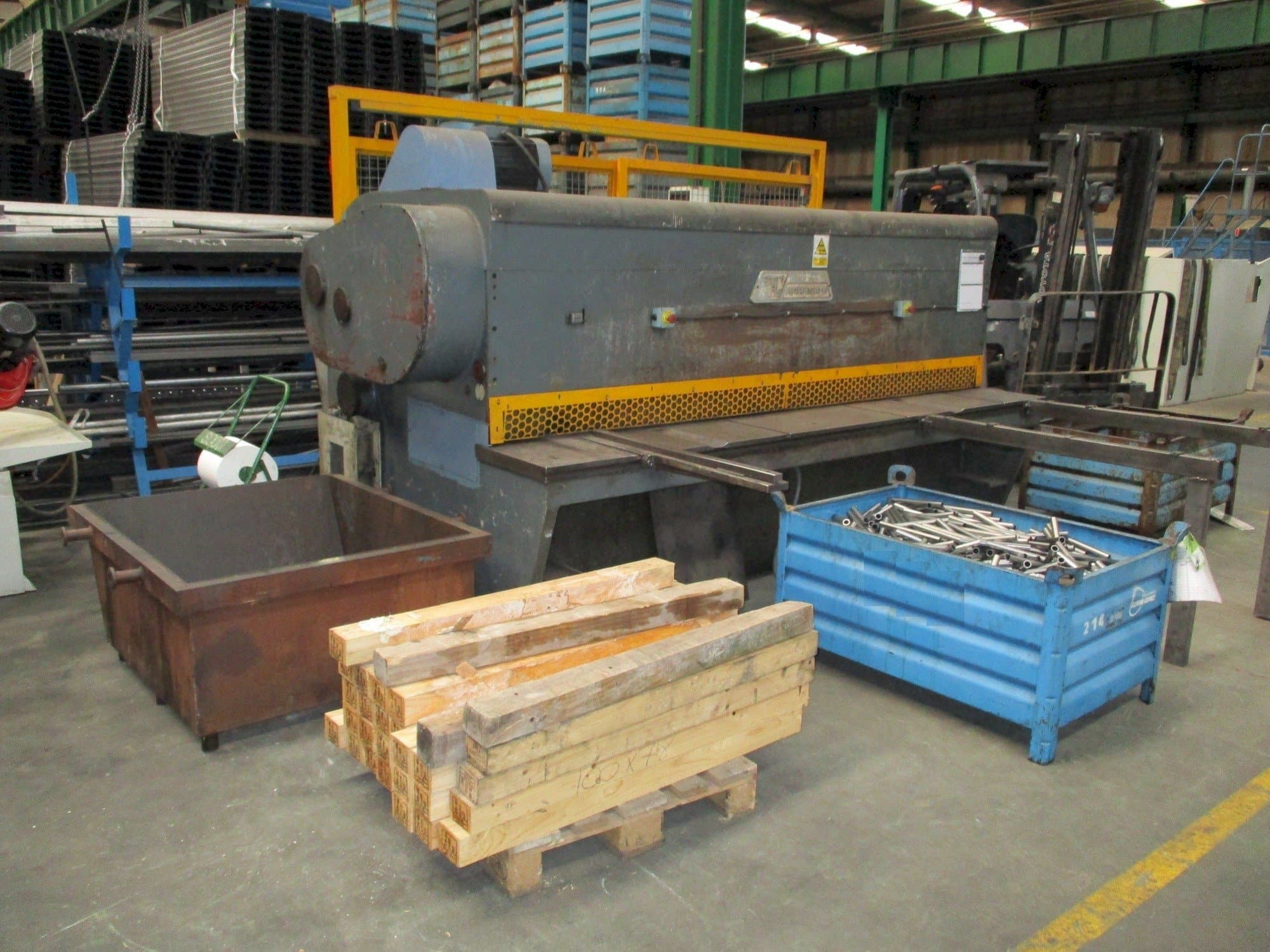 Koneen Taci AC-10/30 etunäkymä