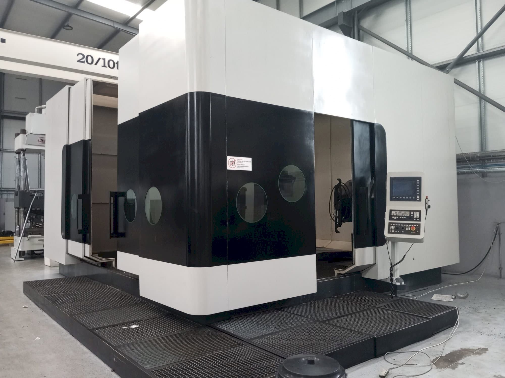 Koneen CHETO 3000 etunäkymä