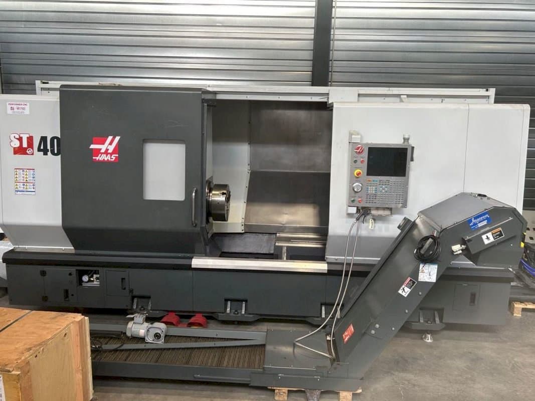 Koneen HAAS ST-40 etunäkymä