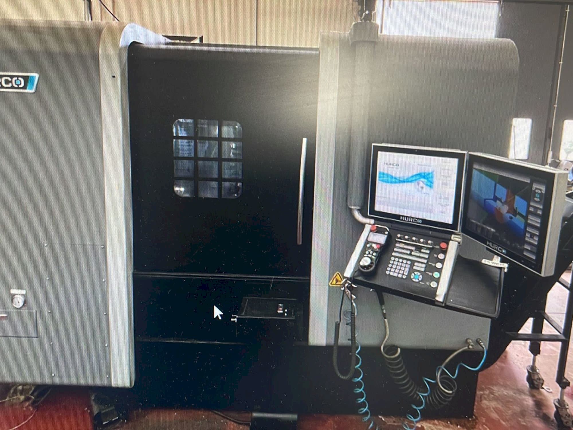 Koneen Hurco TMX8MYSi etunäkymä