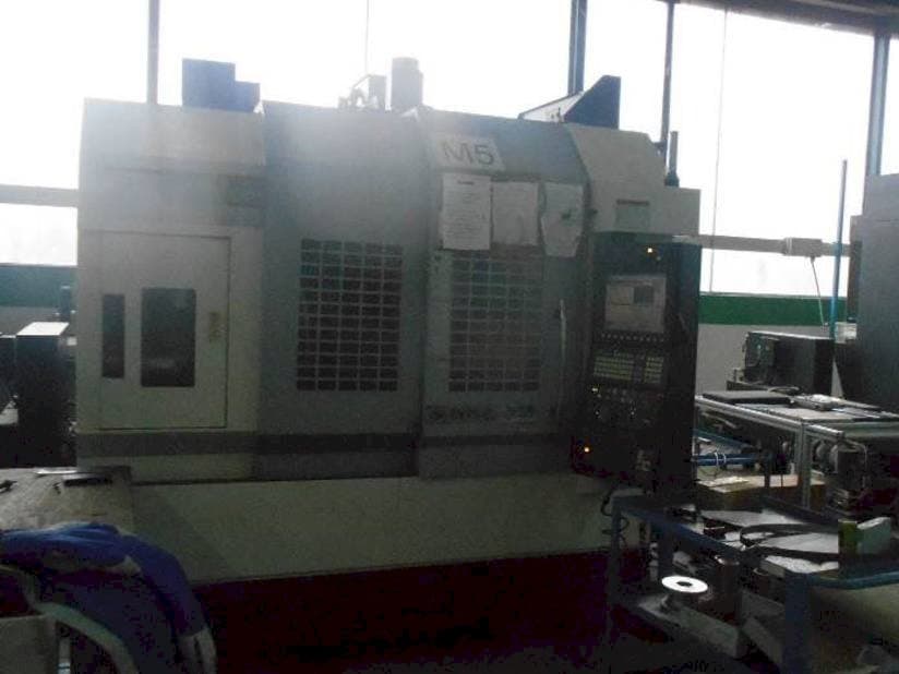 Koneen Okuma GENOS M560R-V etunäkymä