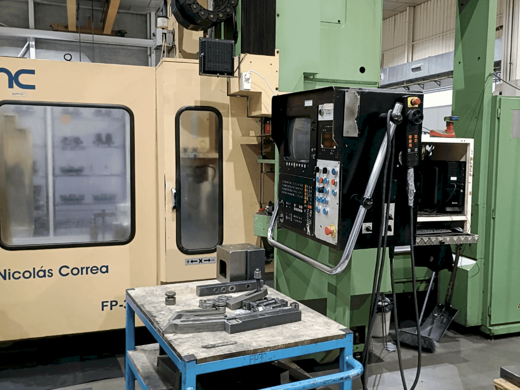 Koneen Correa FP30 etunäkymä