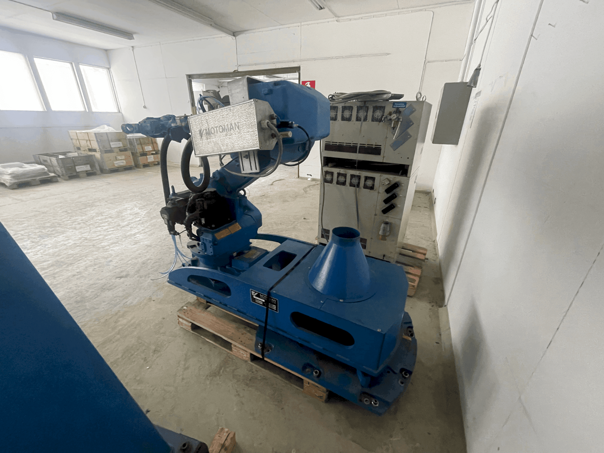 Koneen MOTOMAN VST 600 SX etunäkymä