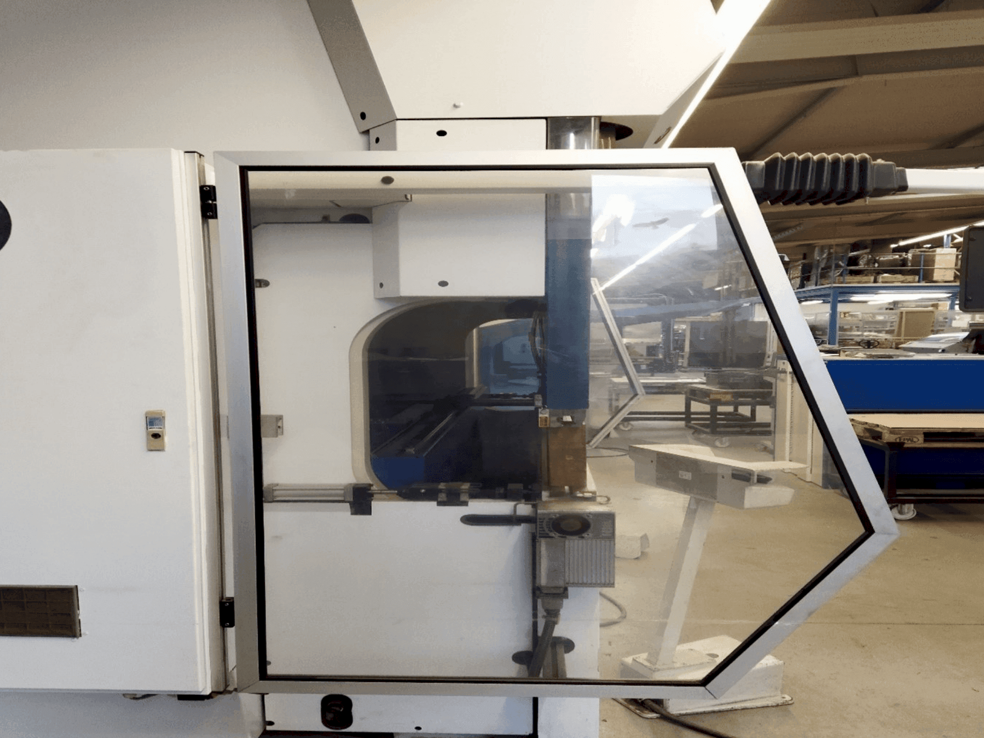 Koneen TRUMPF TrumaBend V130 etunäkymä