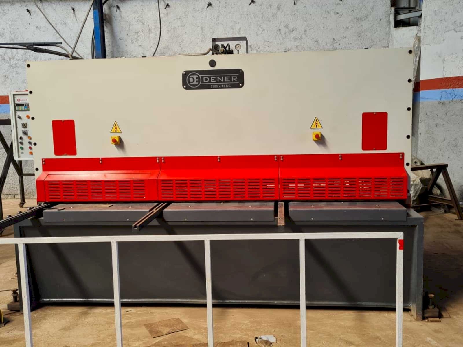 Koneen  DENER BS 3013 etunäkymä