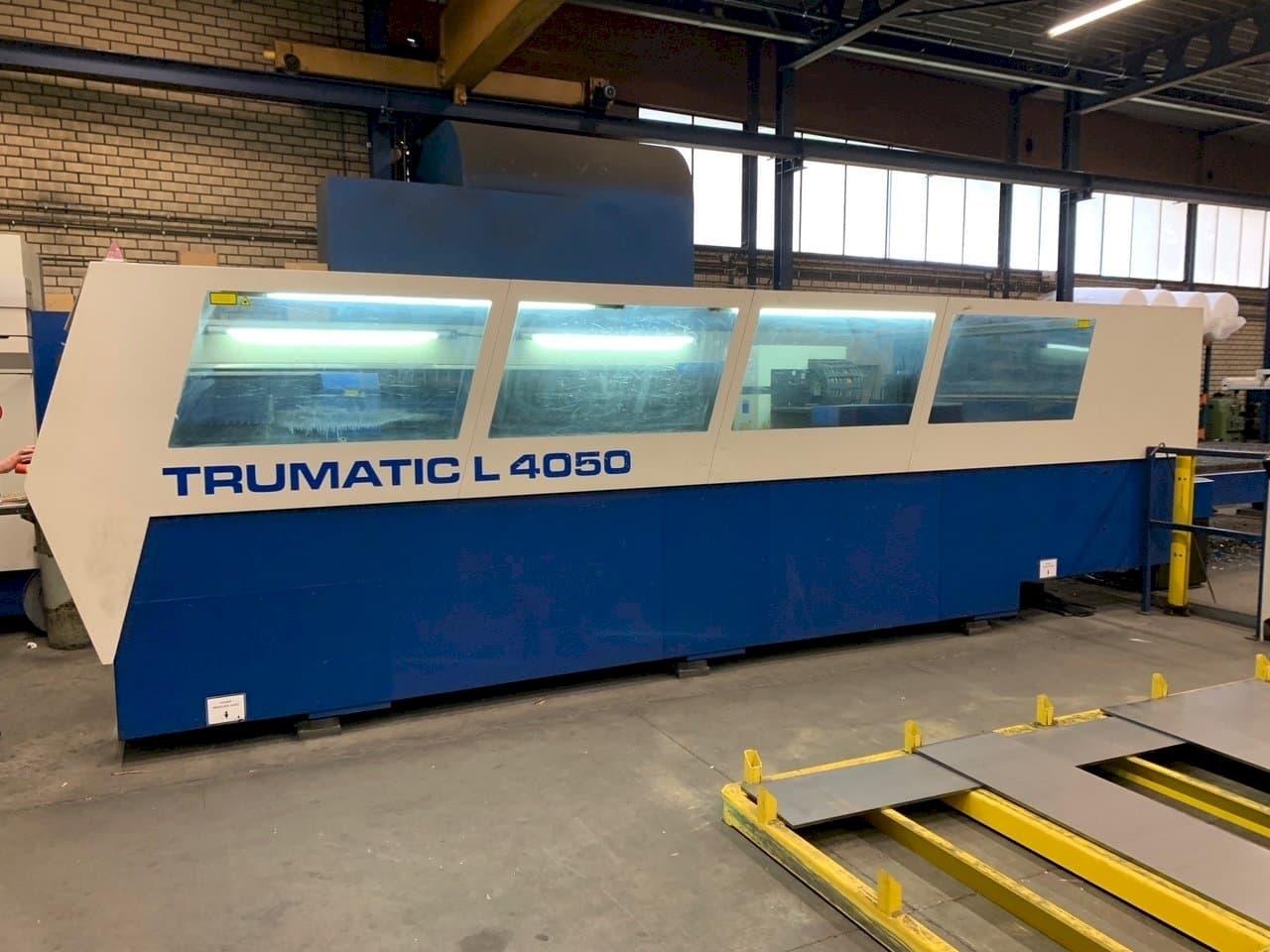 Koneen Trumpf Trumatic L4050 5kW CO2 + Liftmaster etunäkymä