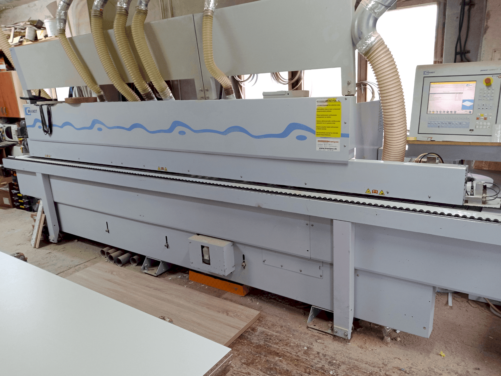 Koneen  BRANDT Highflex 1440 etunäkymä