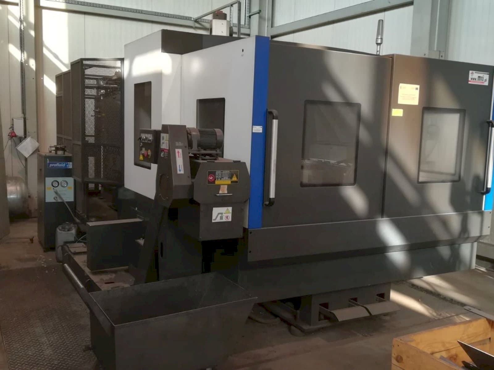 Koneen Hyundai Wia KH63G etunäkymä