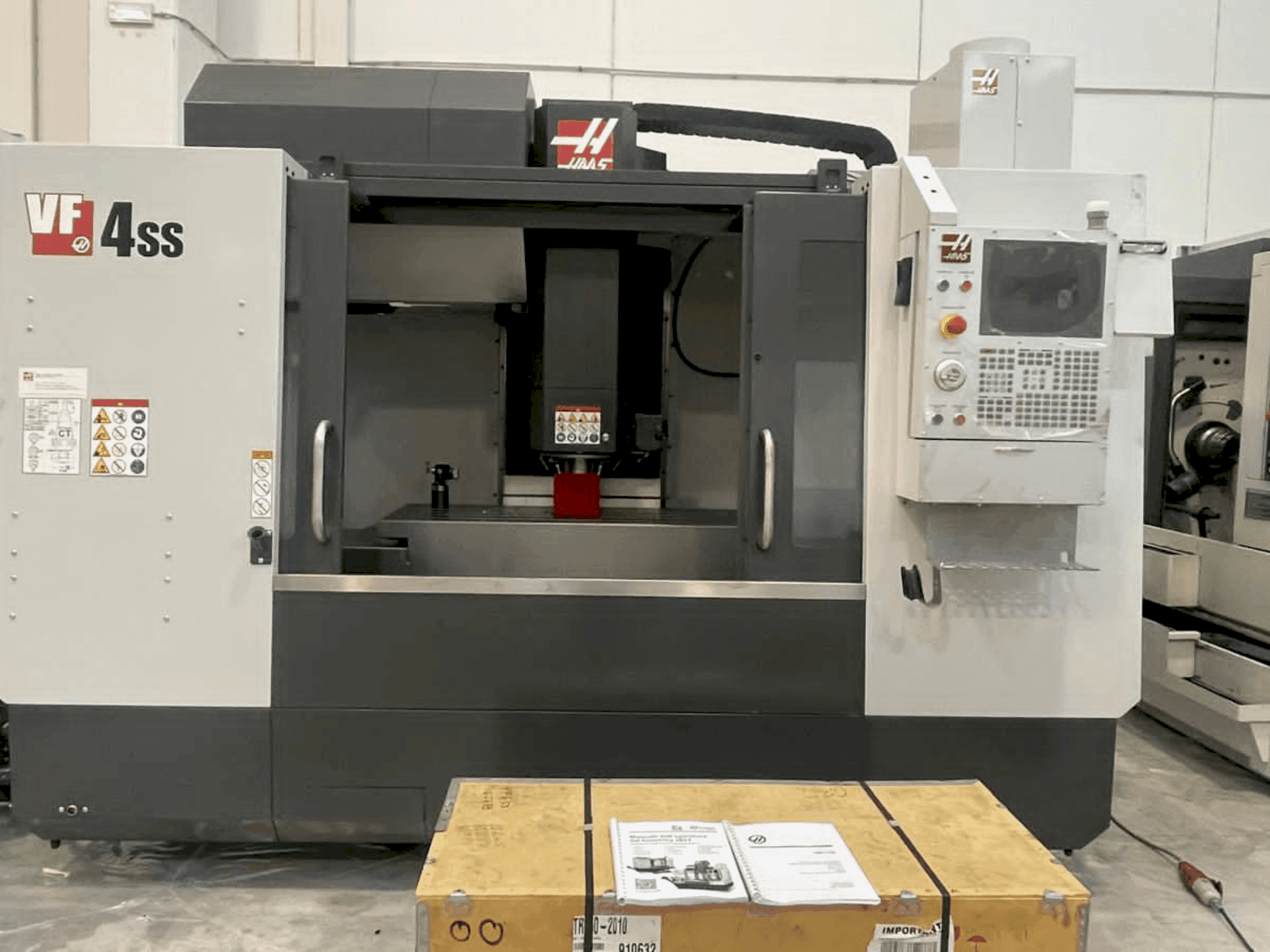 Koneen HAAS VF4SS (2019) etunäkymä