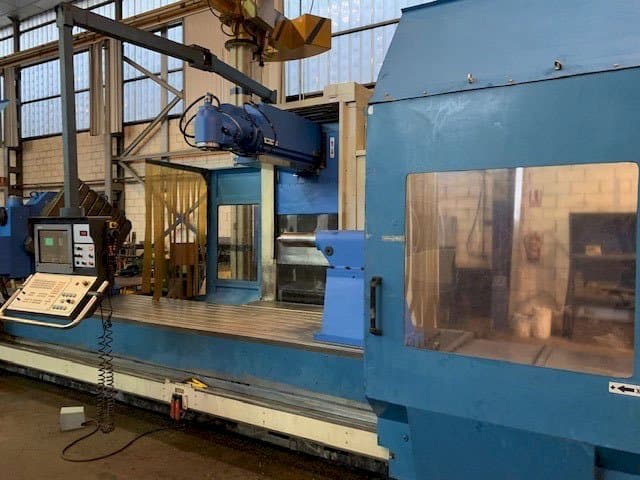 Koneen Nicolas Correa A-30/50 etunäkymä