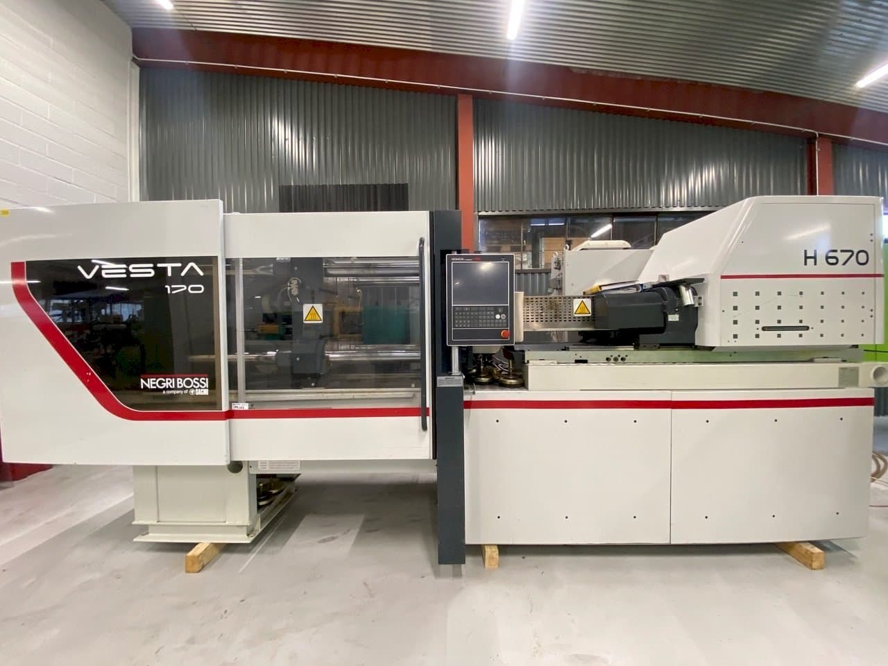 Koneen Negri Bossi VE170, M151 etunäkymä