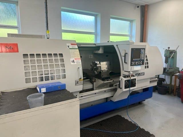 Koneen MASCUT AC-2580 etunäkymä