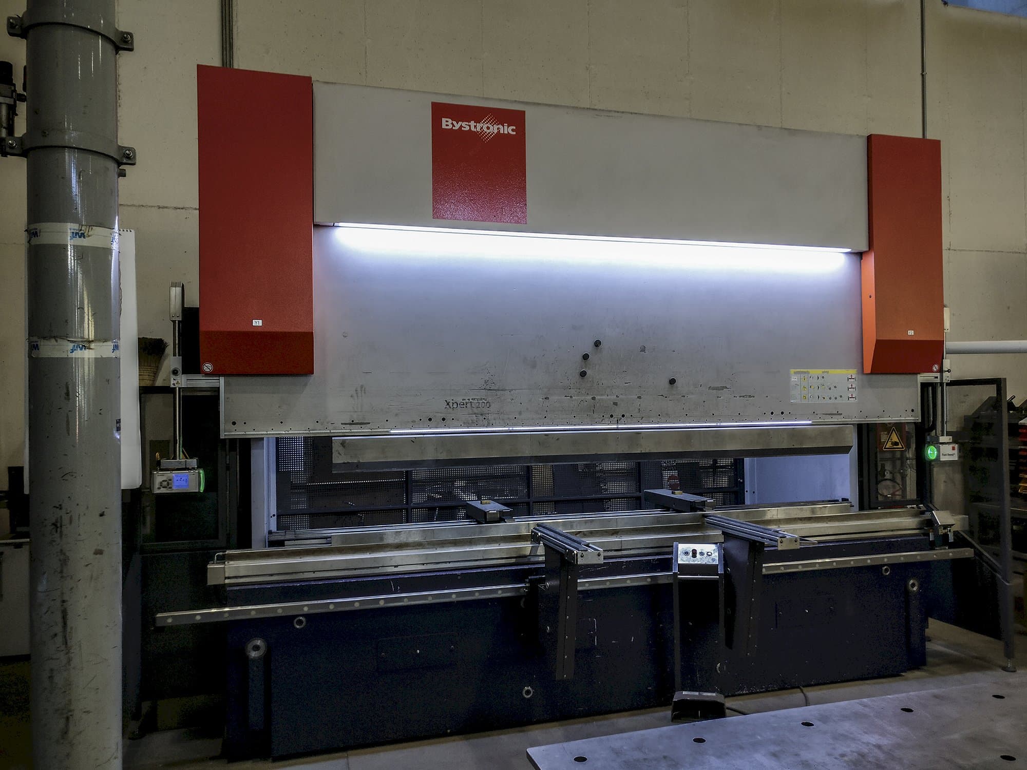Koneen Bystronic etunäkymä Xpert 200x4100