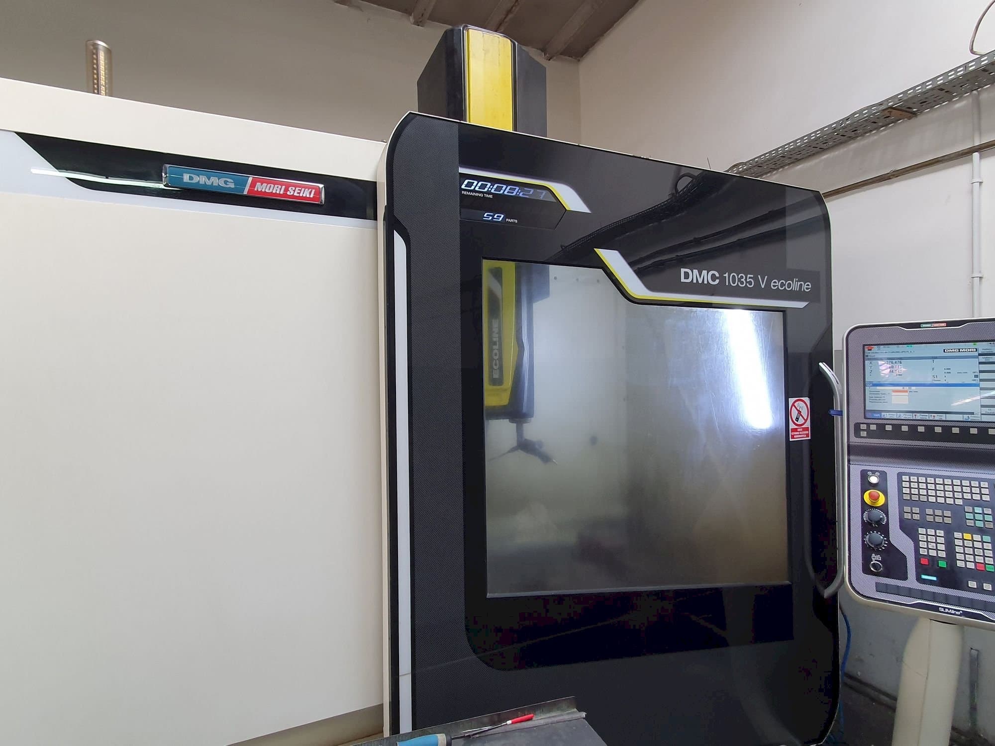 Koneen  DMG MORI DMC 1035V Ecoline etunäkymä