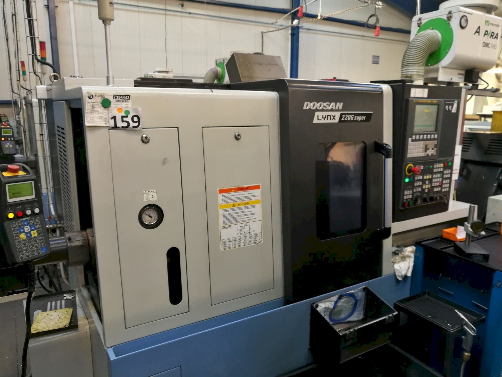 Koneen Doosan Lynx 220GA vasen näkymä