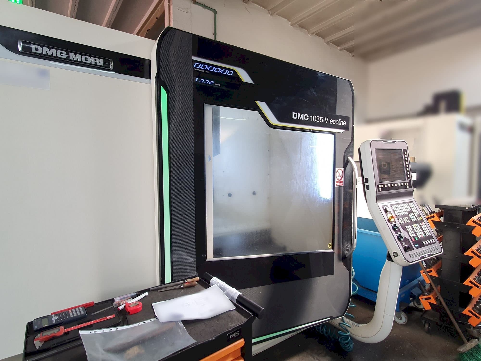 Koneen DMG MORI DMC 1035V Ecoline etunäkymä