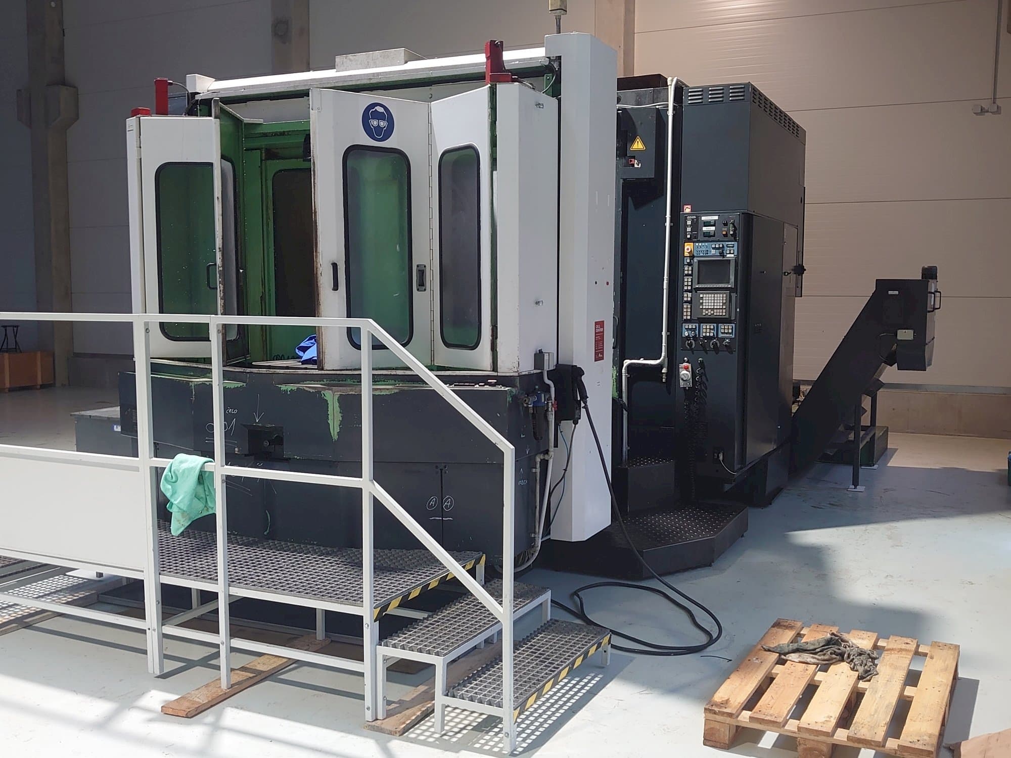 Koneen Makino A77 etunäkymä