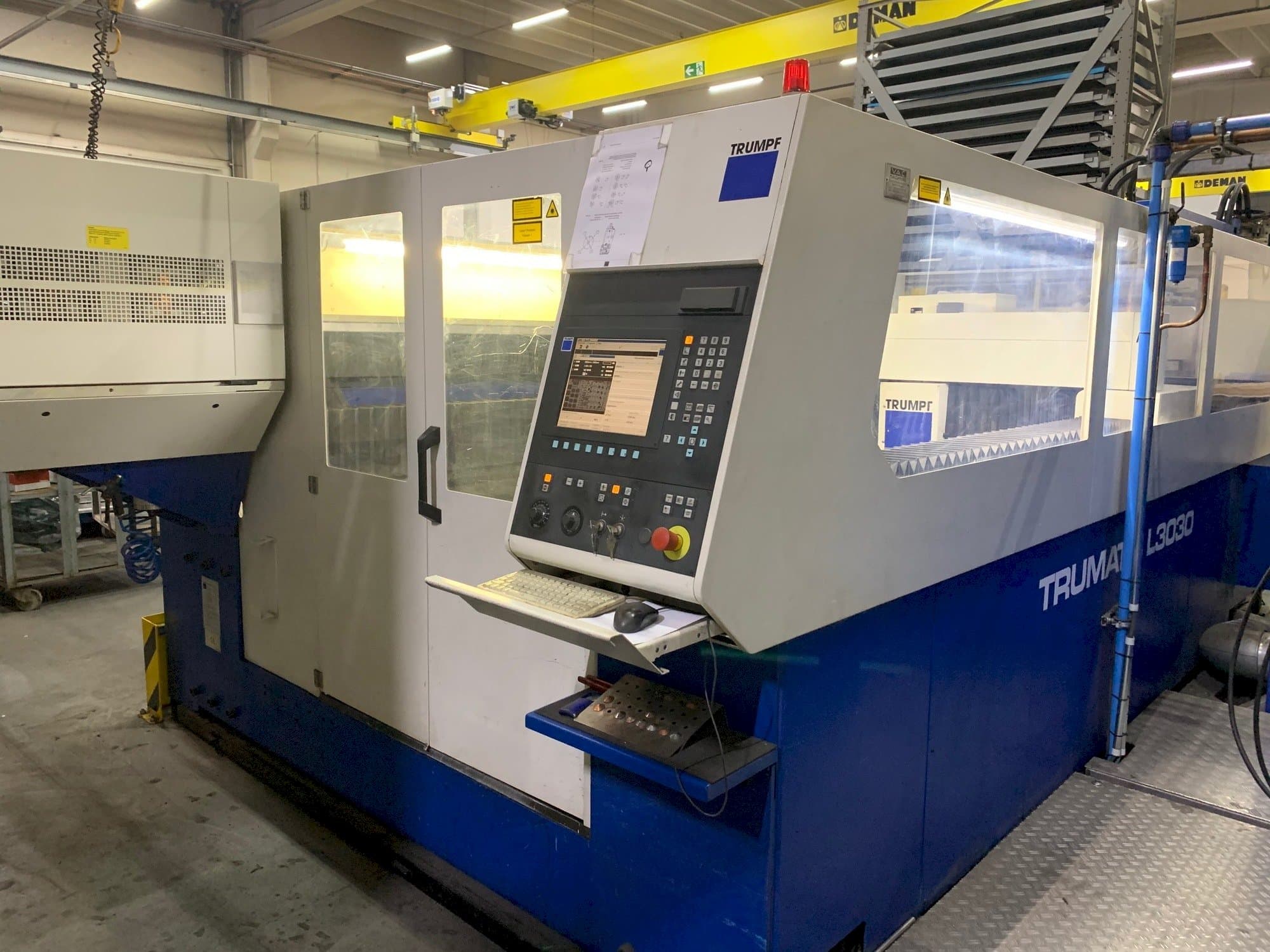 Koneen Trumpf Trumatic L3030 4kW + Liftmaster etunäkymä