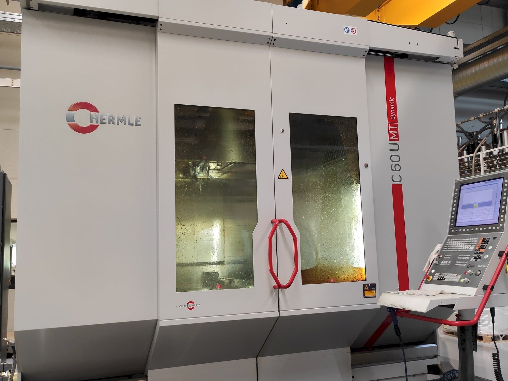Koneen  HERMLE C 60 U MT etunäkymä
