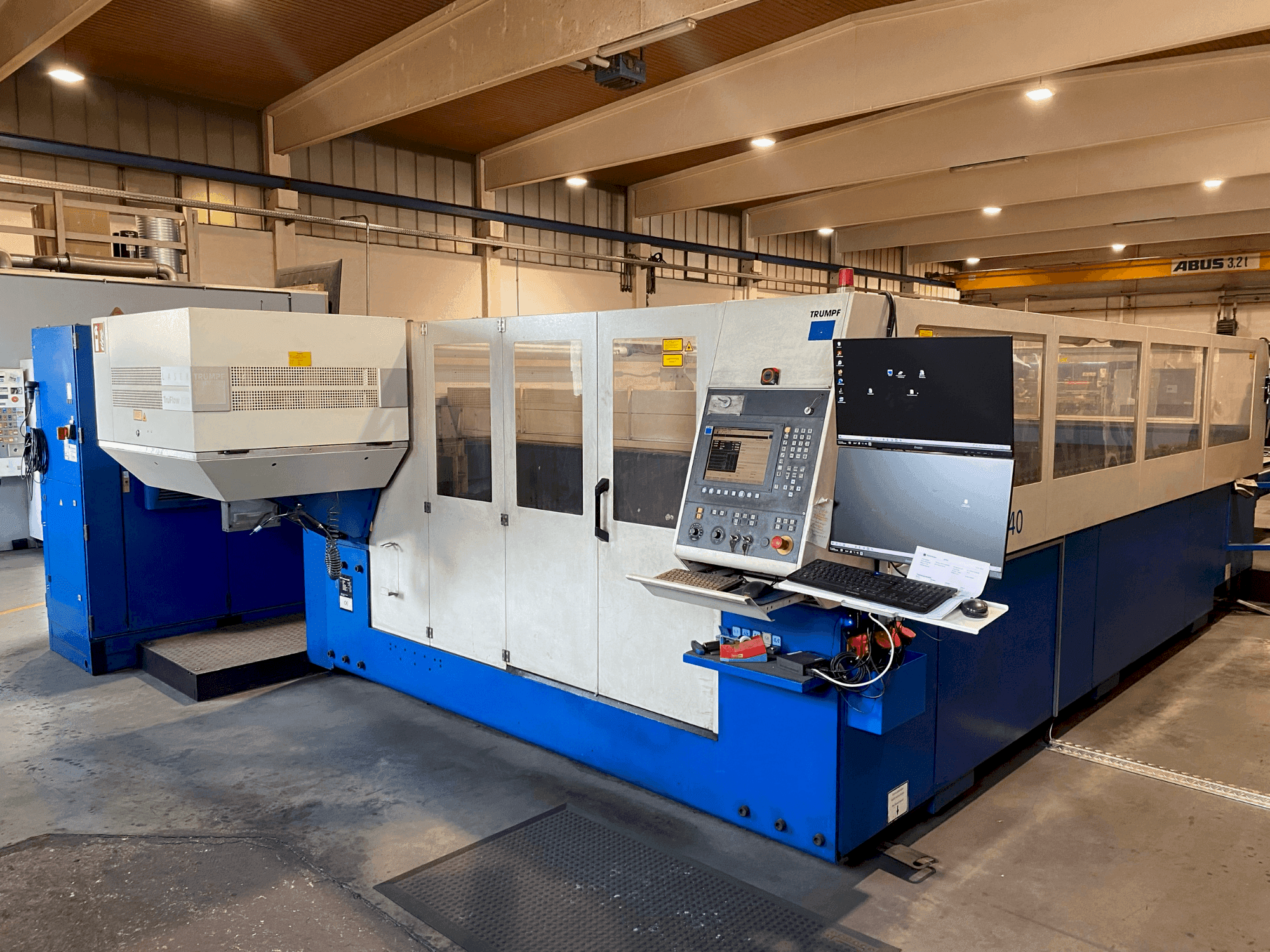 Koneen TRUMPF TruLaser 3040 etunäkymä