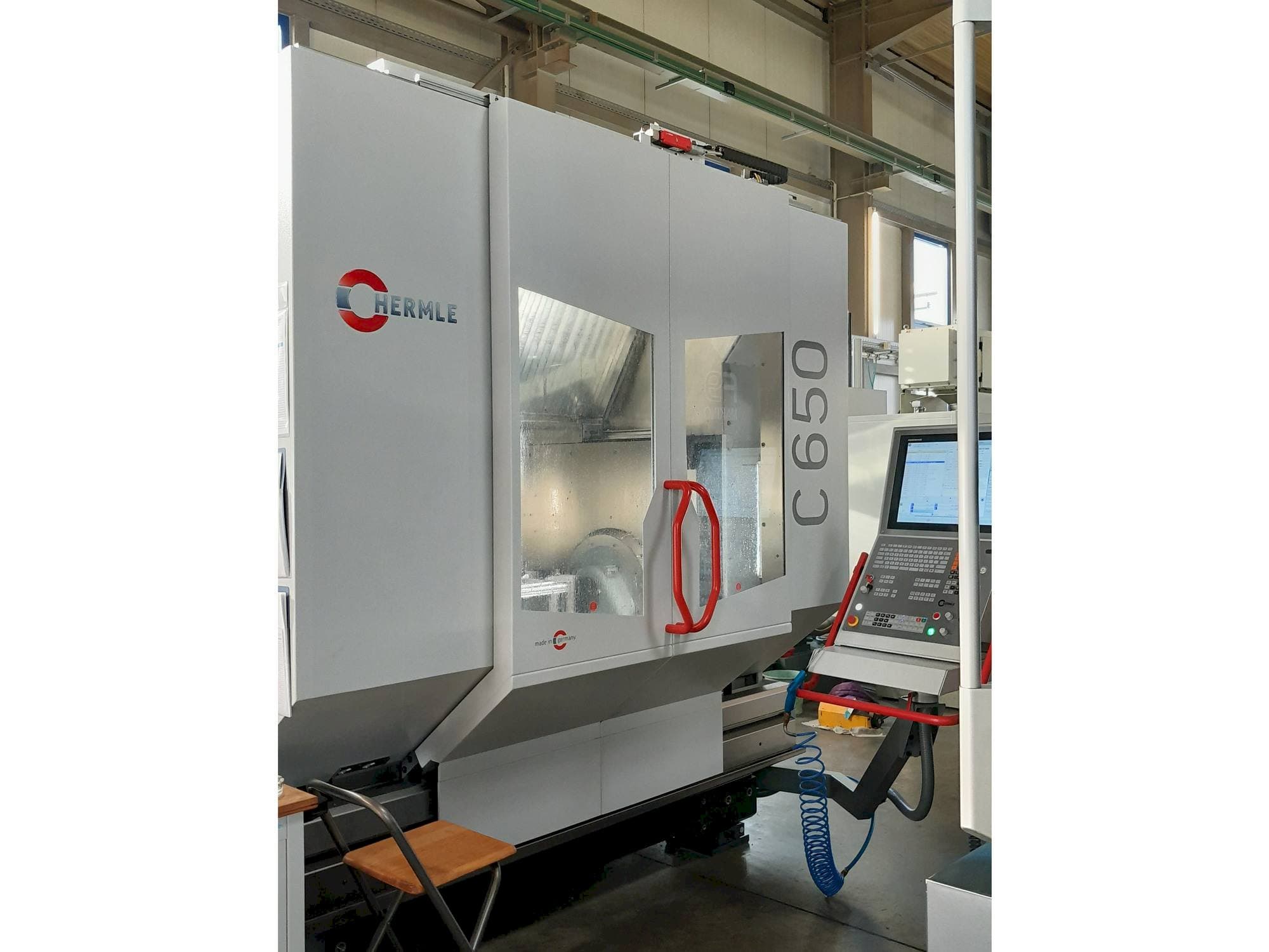 Koneen HERMLE C650 U etunäkymä