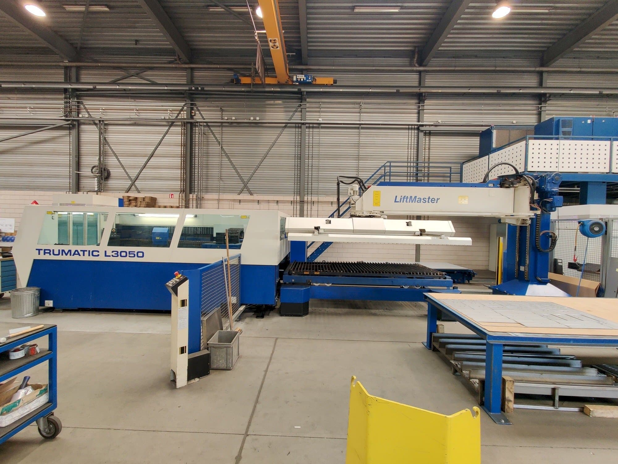 Koneen Trumpf Trumatic L3050 + Liftmaster etunäkymä