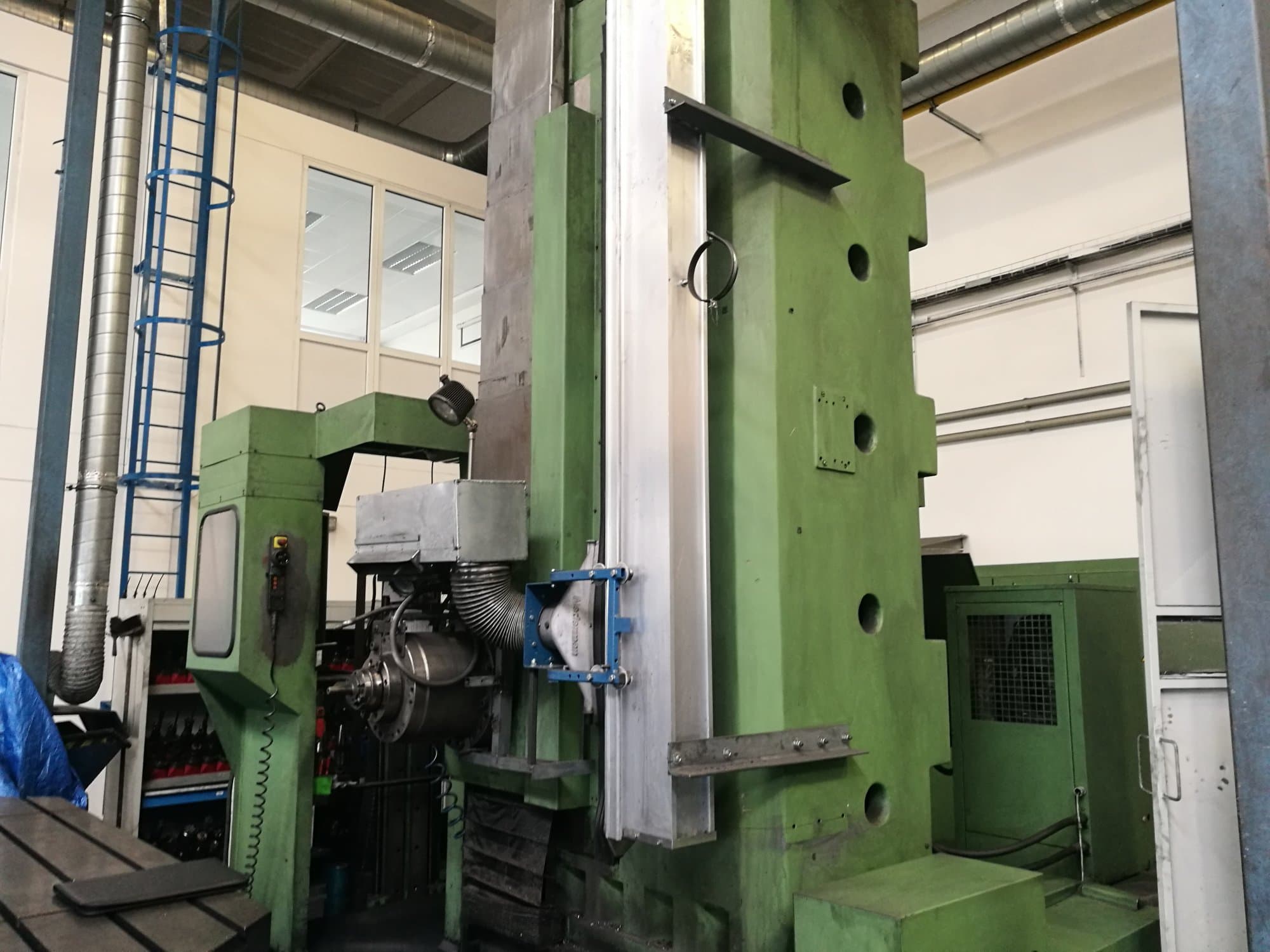 Koneen  TOS etunäkymä WHN 130