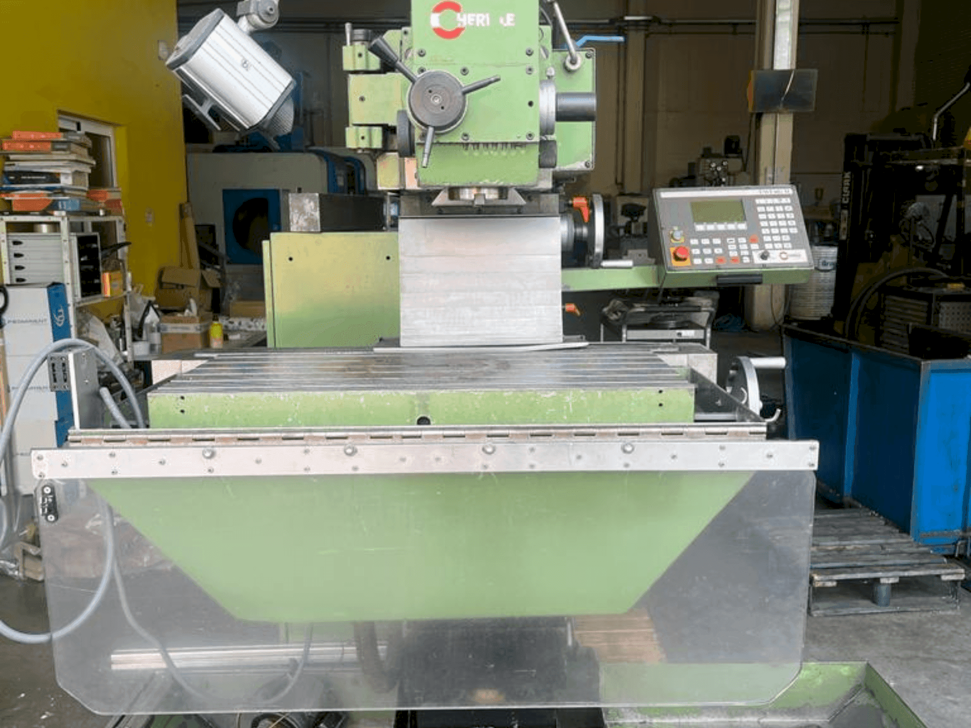Koneen HERMLE UWF 802M etunäkymä