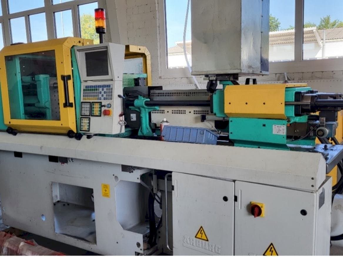 Koneen  Arburg Allrounder 270S 350-150 etunäkymä